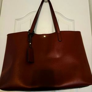 Women's Burgundy Tote Bag